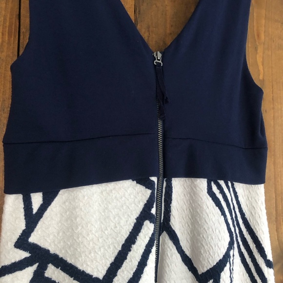 Anthropologie HD in Paris Ardmore Dress in blue and white print. Size: 4 - Picture 9 of 12